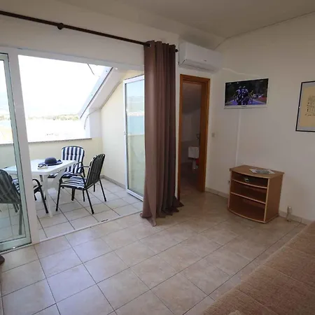 In - Insel Krk 13592 شقة